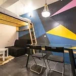Pretty 25 M2 In A Lively District